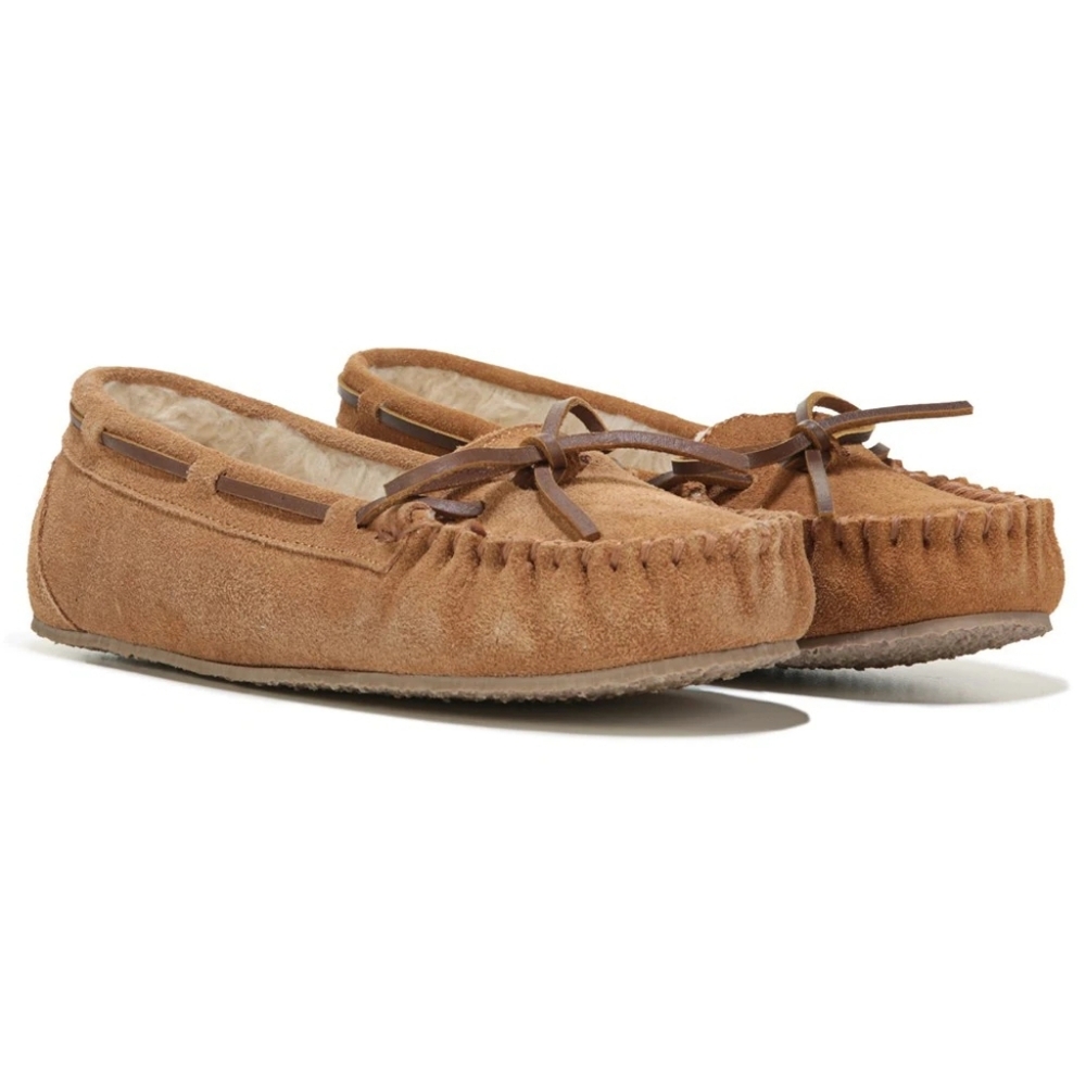 Minnetonka Women's Cally moccasin slippers in suede with faux fur lining.